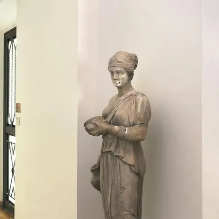 Borgognissanti 6 アパート