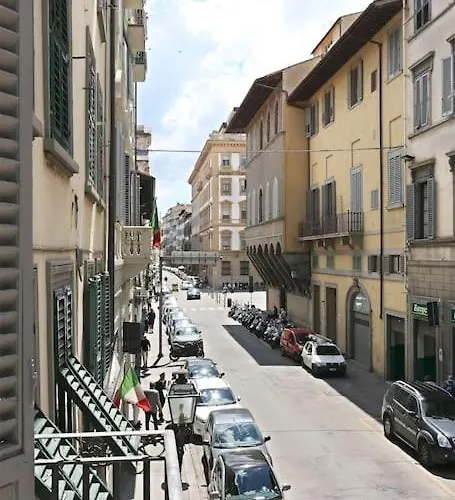 Borgognissanti 6